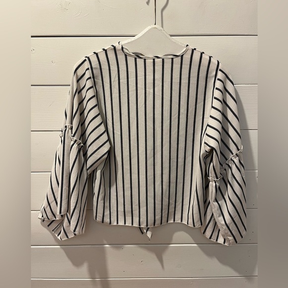 🤍Lavender Field – White & Navy Striped Tie-Front Blouse – Size S - Picture 7 of 7